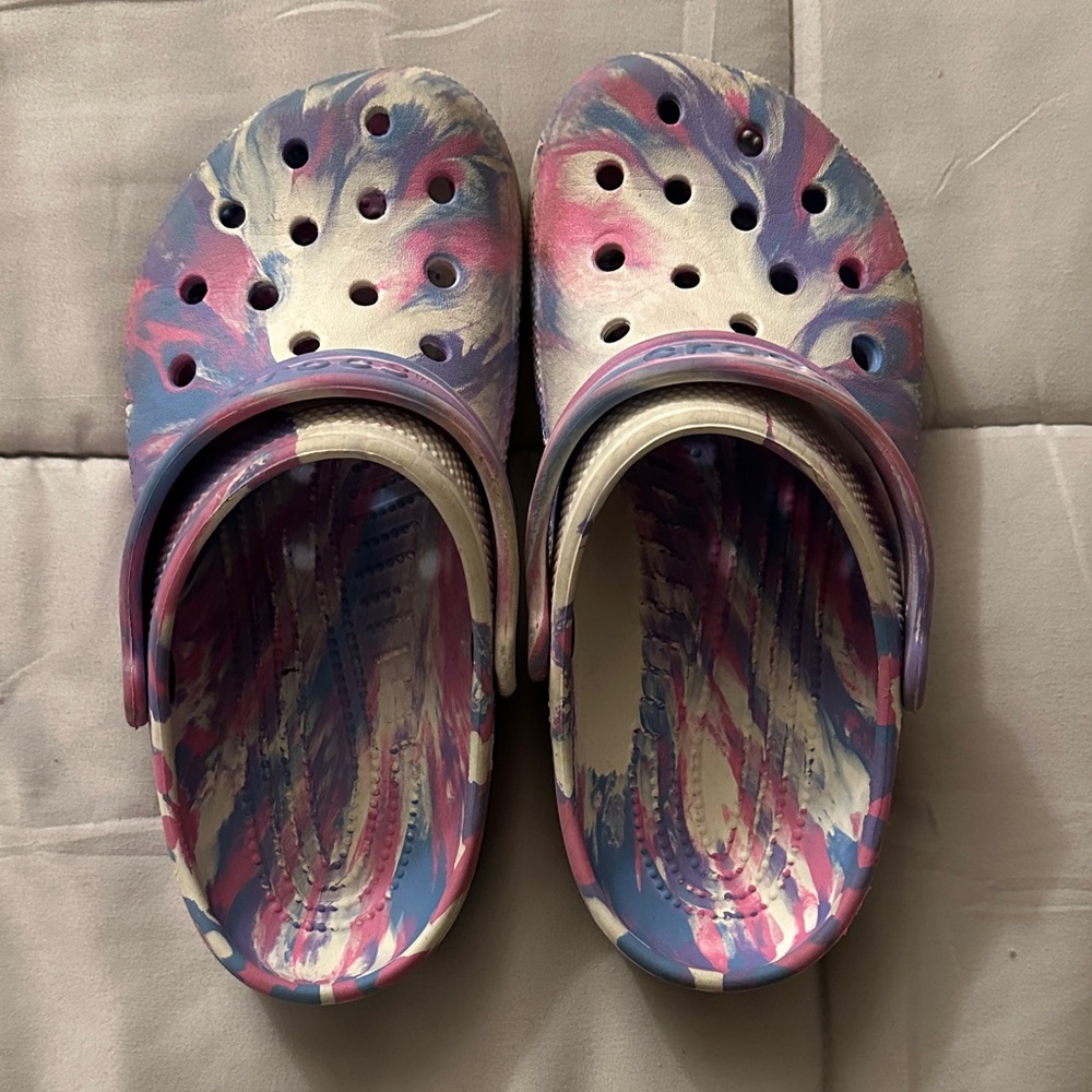 CROCS Kids Multicolor Swirl Slippers